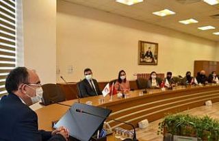 Rektör Beydemir TÖMER öğrencileriyle bir araya...