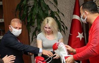Rektör Özkan, dünya şampiyonlarını ağırladı