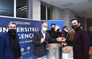 Rektörden öğrencilerin içini ısıtan hareket