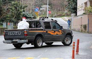 Rize’de kardan adama kamyonetin kasasında şehir...