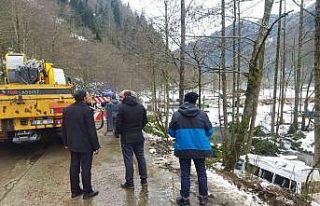 Rize’de tur minibüsü devrildi: 7 yaralı