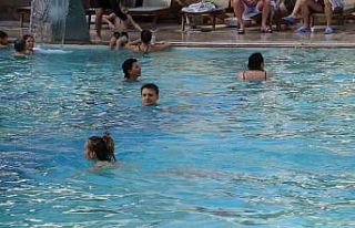 Ruslar yazın deniz, kışın kaplıca tatilini tercih...