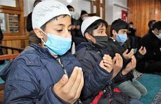Sabah namazı buluşmasına çocuklardan yoğun ilgi