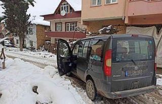 Sağlık ekipleri kar kış demeden fedakârca aşılama...