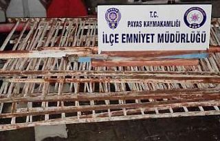 Sağlık ocağının korkuluklarını çalan şüpheliler...