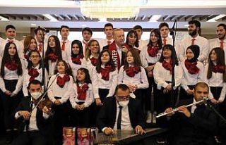 Şahinbey Koro ekibi, Cumhurbaşkanı ile şarkı...