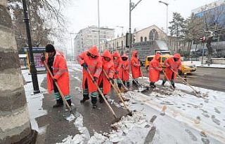 Şahinbey’de karla mücadele sürüyor