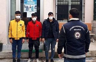 Sahte pasaportla yakalanan yabancı uyruklu 3 kişi...