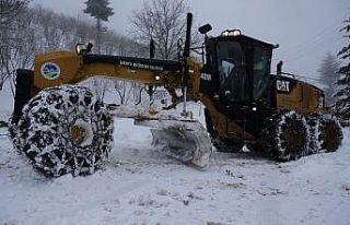 Sakarya’da kardan kapanan 8 mahalle yolu ulaşıma...