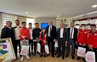 Şampiyon Karayazı Belediyespor Atletizm takımına...