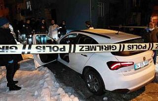 Samsun’da bir kişi otomobilin içinde tabancayla...