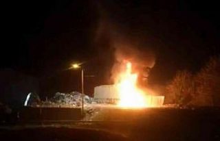 Samsun’da çöp yüklü tır alev alev yandı