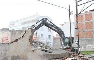 Samsun’da metruk binalar yıkılıyor
