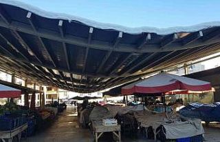 Samsun’da pazar yeri çatısı çöktü