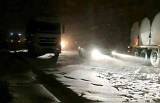 Şanlıurfa-Adıyaman karayolu ulaşımına kar engeli:...