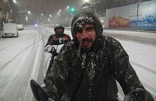 Şanlıurfa’da kar kimine eğlence kimine çile...