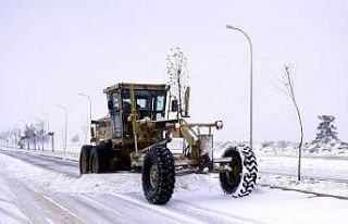 Şanlıurfa’da karla mücadele çalışmaları sürüyor