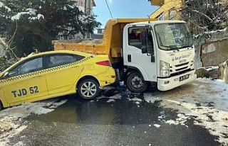Sarıyer’de kaza yapan taksilere belediye aracı...