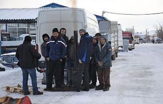 Şarkışla’da emtia pazarı soğuk hava nedeniyle...