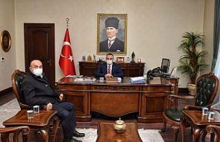 Şehit Özalkan’ın babası Vali Soytürk ile bir...