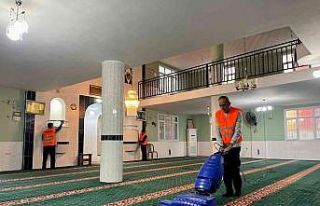 Seyhan’da ibadethaneler temizleniyor