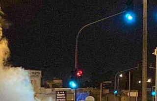 Seyir halindeki otomobil alev aldı