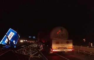 Seyir halindeyken bir anda damperi açılan kamyon...