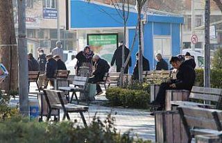 Sıcak havayı fırsat bilen Burdurlular soluğu dışarıda...