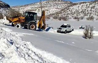 Siirt’te karda mahsur kalan 2 hasta kurtarıldı