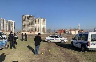 Silahlı saldırıya uğrayan şahıs iki bacağından...