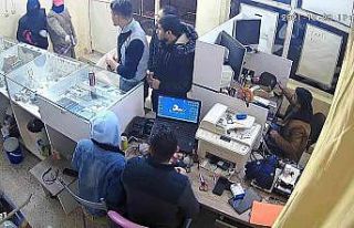 Silahlı soygun girişimi kamerada