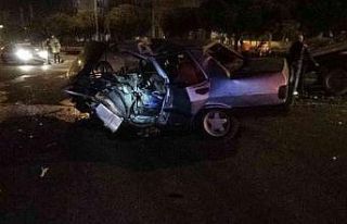 Silivri’de iki otomobil kafa kafaya çarpıştı:...
