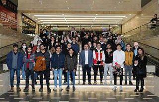 Sincan Belediye Başkanı Murat Ercan öğrencileri,...