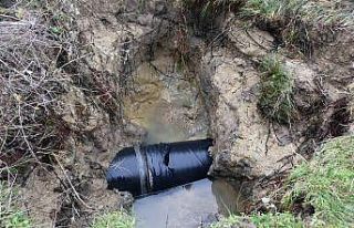 Sinop’ta heyelan nedeniyle içme suyu borusu kırıldı