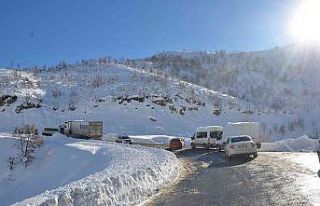 Şırnak-Hakkari karayolunda sürücülerin zor anları