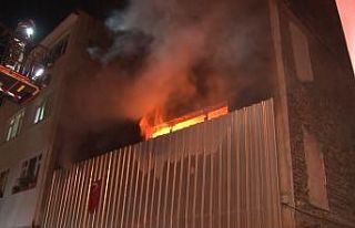 Şişli’de evsizlerin kaldığı metruk bina alev...