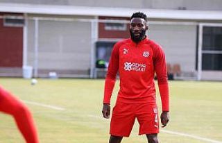 Sivasspor’da Aaron Appindangoye 354 gün sonra forma...