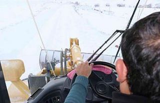 Sivas’ta karla mücadele, 470 köy yolu araç ulaşımına...