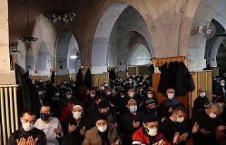 Sivas’ta Ulu Cami sabah namazında doldu taştı