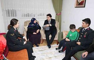 Sivil şehit annesinden Mehmetçiğe atkı