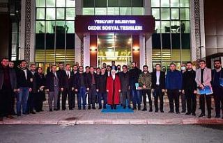 Siyasiler, genç sivil toplum kuruluşlarıyla bir...