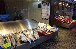 Soğuk ve karlı hava balık tezgâhlarını etkiledi