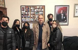Sokağa atılan maske hayvanlar için büyük tehlike