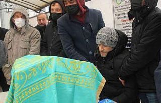 Soluk borusuna fındık kaçması sonucu ölen minik...