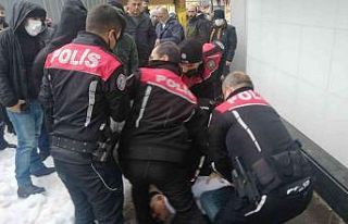 Sopalı kavgayı polis güçlükle önledi