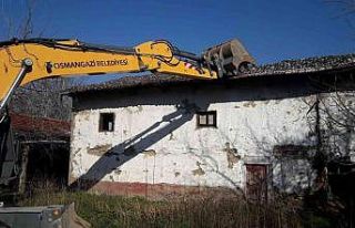 Suç yuvası metruk binalara yıkım