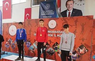 Şuhutlu öğrencilerden güreş müsabakasında büyük...