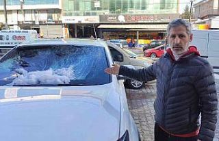 Sultangazi’de çatıdan düşen kar yığını lüks...