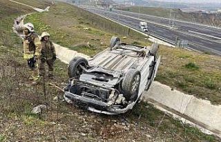 Sultangazi’de hafif ticari araç şarampole uçtu:...