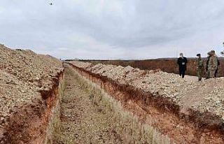 Suriye sınırında tedbirler arttırılarak hendekler...